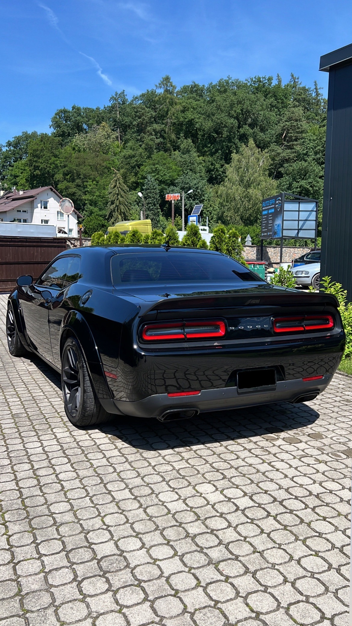 Dodge Hellcat SRT Back